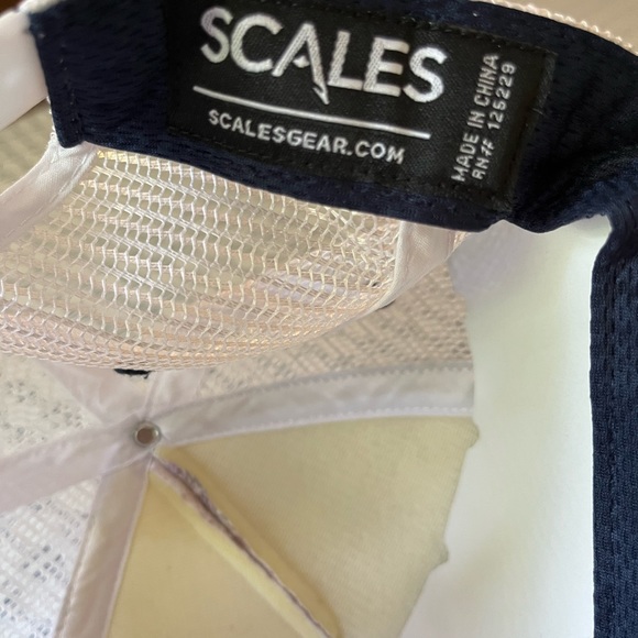 SCALES HAT - Picture 4 of 5